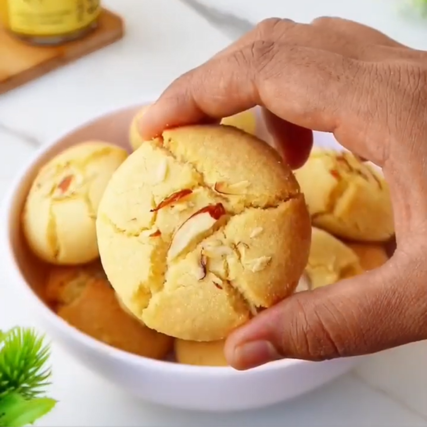 EGGLESS NAANKHATAI